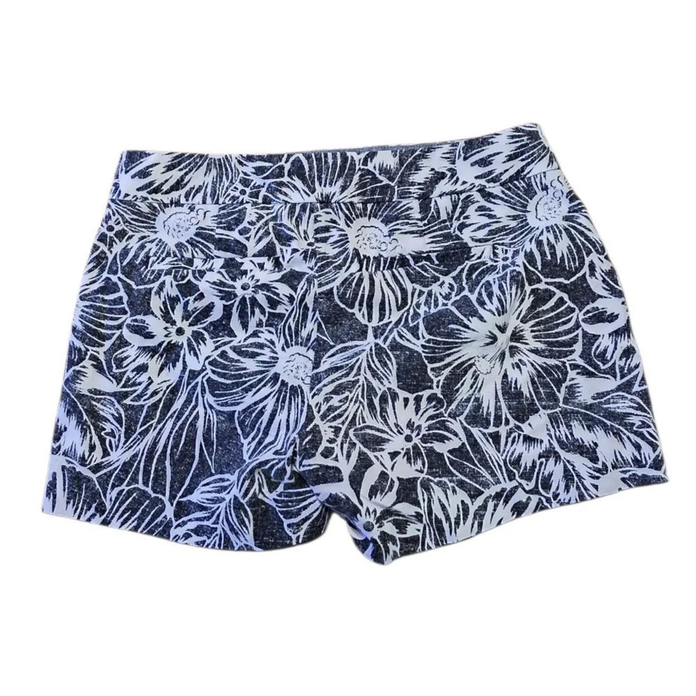 Banana Republic Factory Hamptom Fit Shorts B&W Hibiscus Flowers Size 2